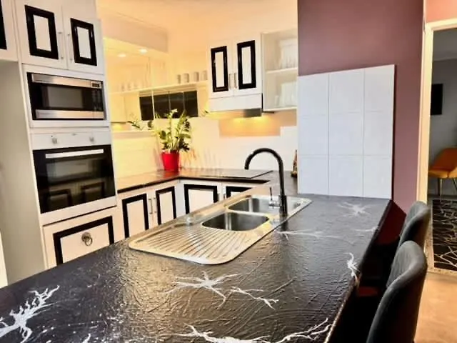 Burleigh Heads Koala Park Pool & Parking Apartment Gold Coast Australia